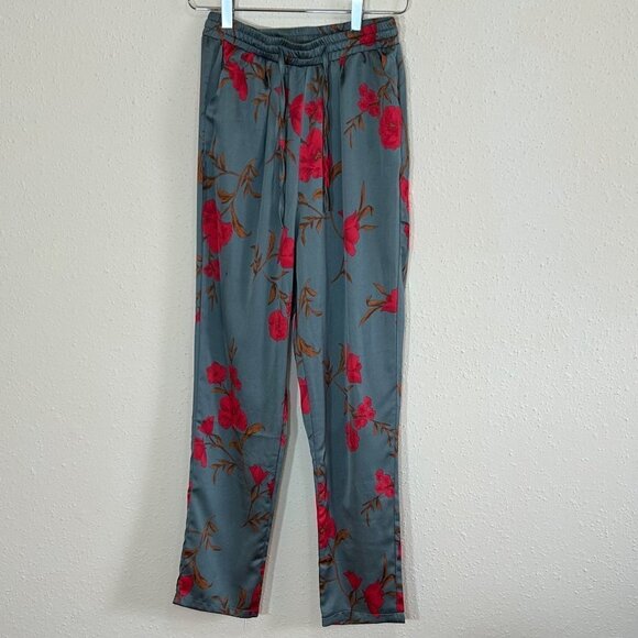**sale**Pretty LittleThings Satin feel Cigarette Pants - Picture 3 of 11